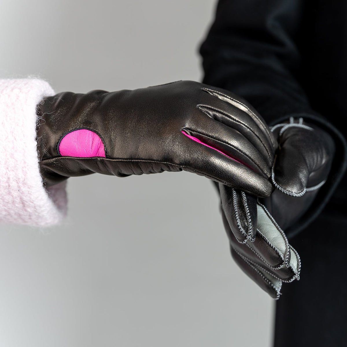 Naisten nahkakäsine, pinkkipallot