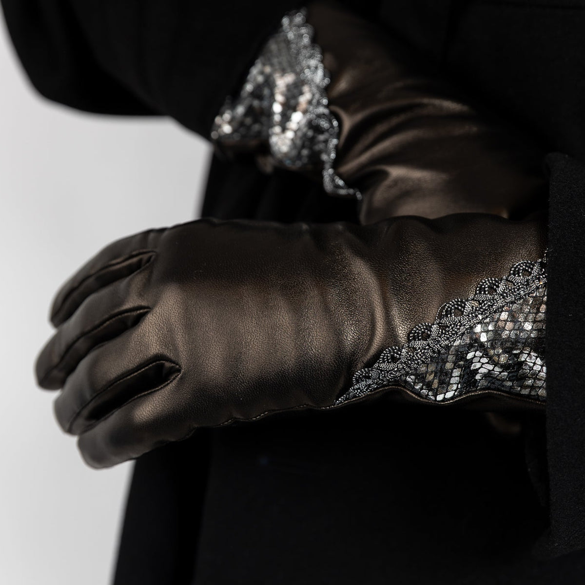 Naisten nahkakäsine, glamour